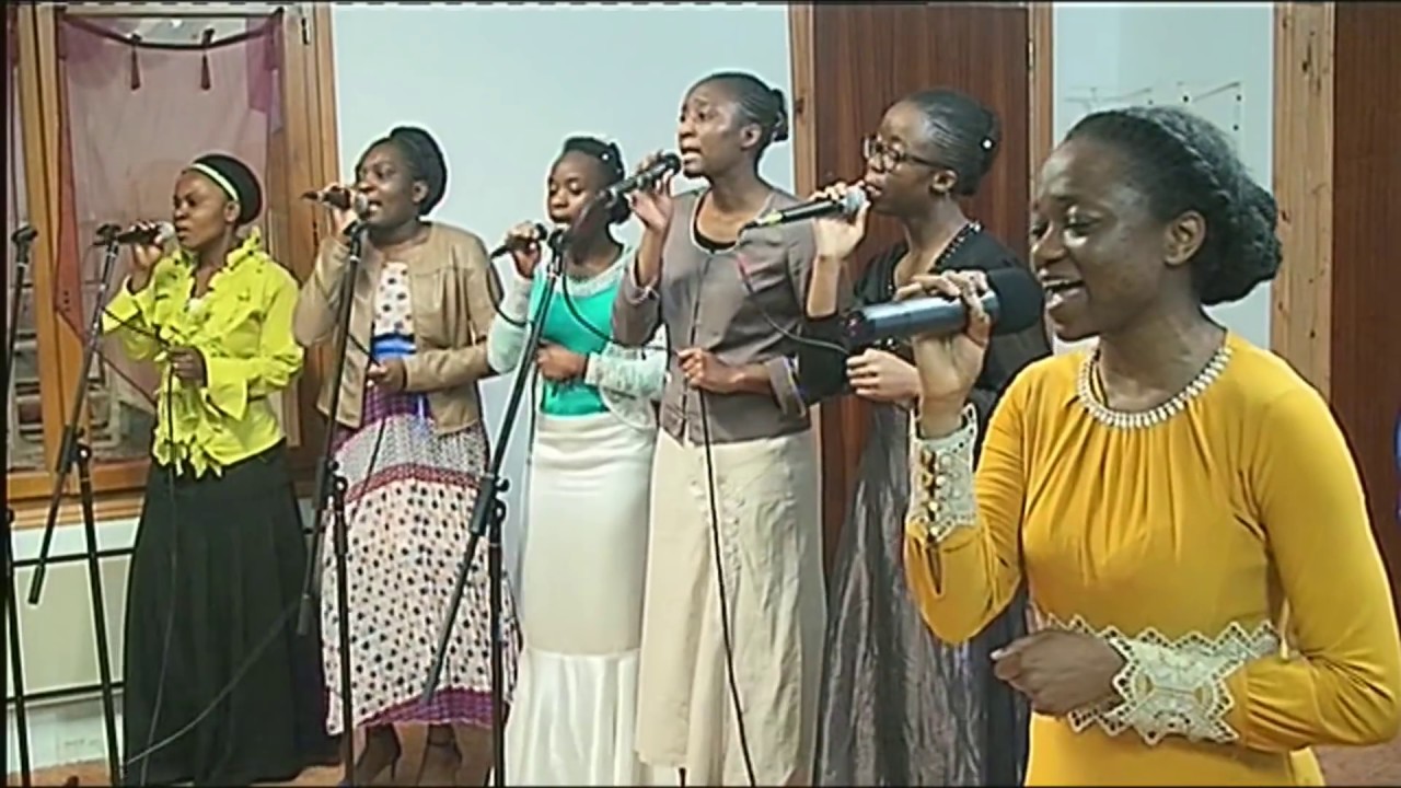 La nouvelle chevelure - Sr Jeannette et le groupe de chants de Sion Tabernacle