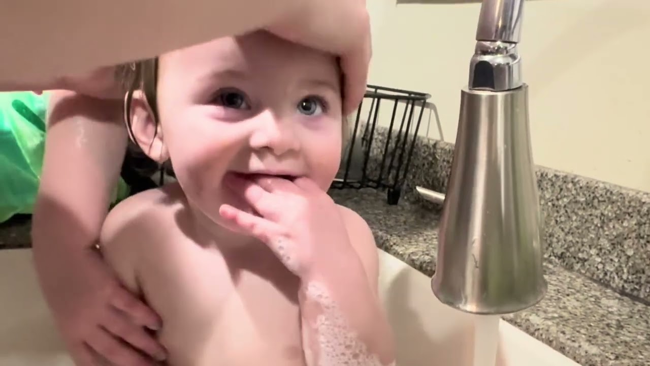 Sammy’s First Sink Bath 