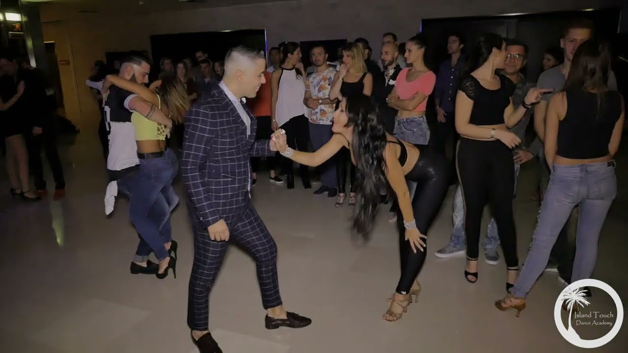 Desiree x El Tiguere BACHATA SENSUAL.