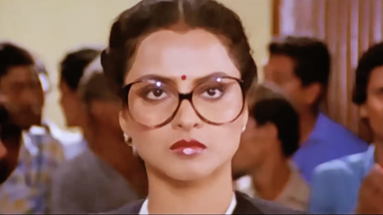 आज मैं नहीं मेरी वकालत का Experience बोलेगा - Rekha Court Room Scene - Ladaai Movie
