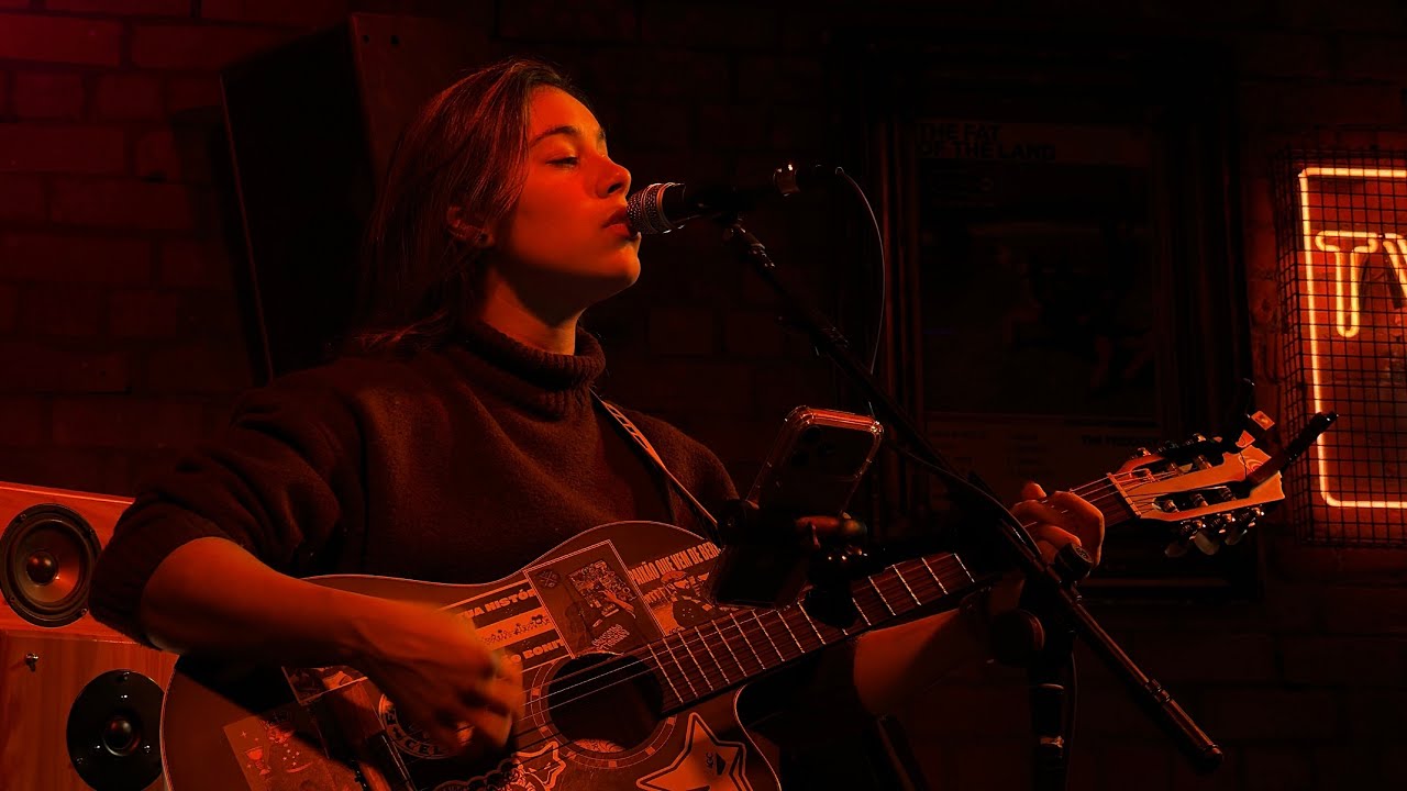 Maroon 5 | Sunday Morning | Cover Jessica Lima