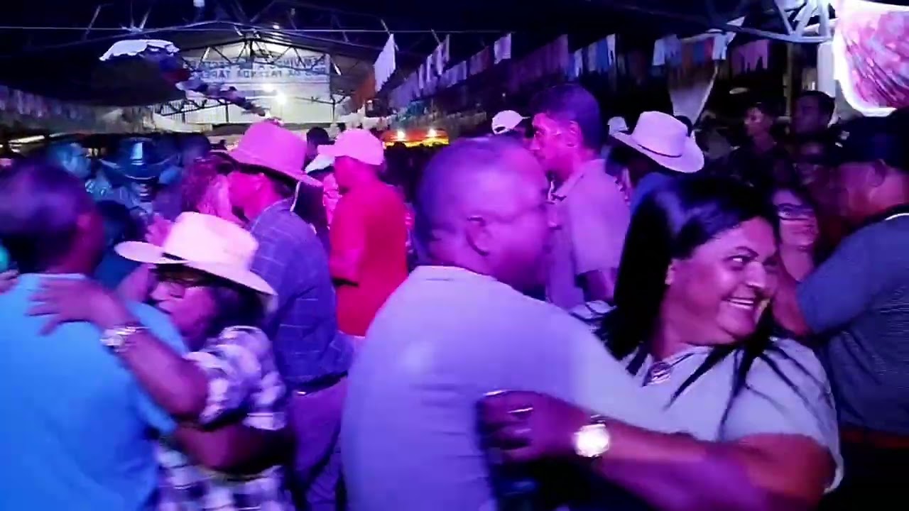 Forró animado na fazenda tapera JP MG bão demais 