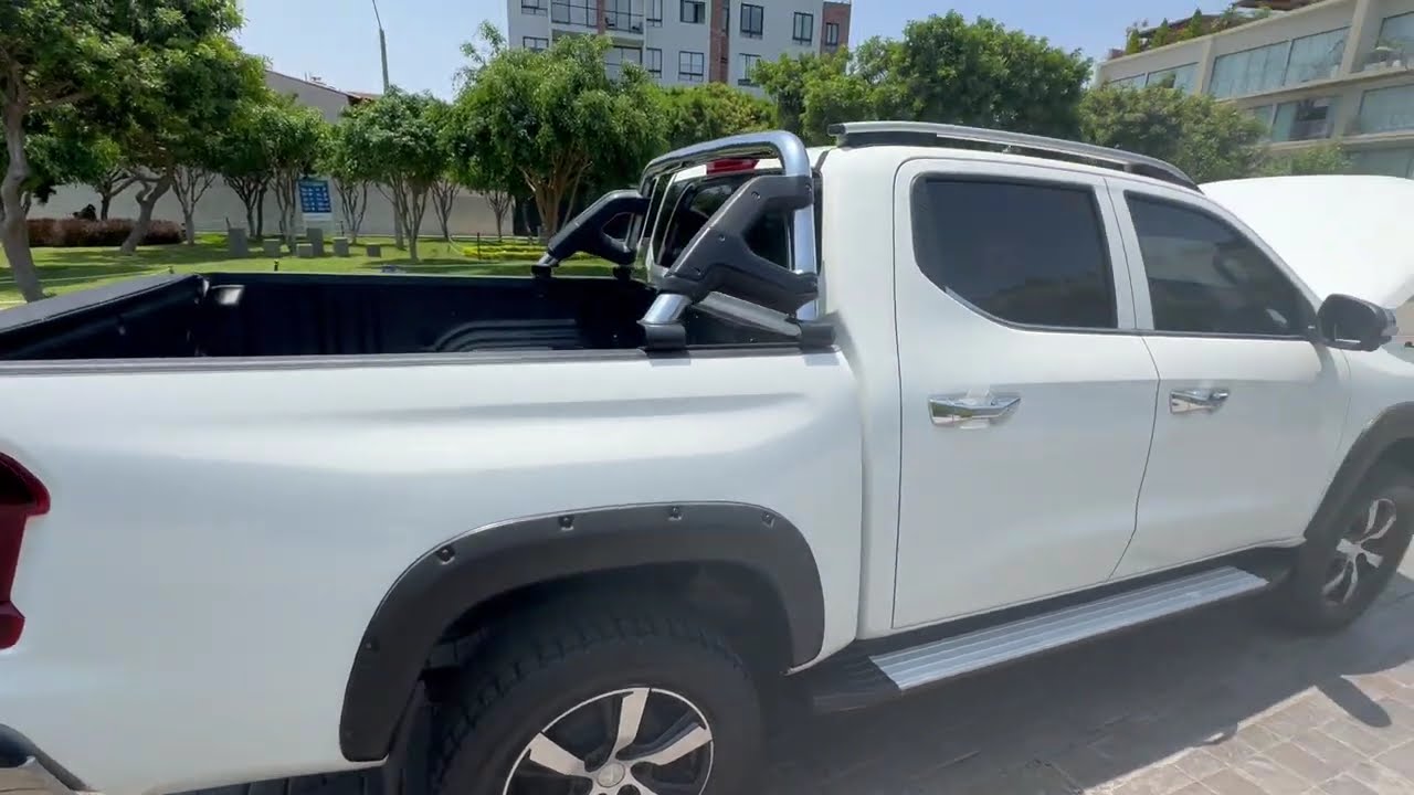 Peugeot Pickup KP1, versión 4-ACTION 4X4, combustible Diesel, año 2023.
