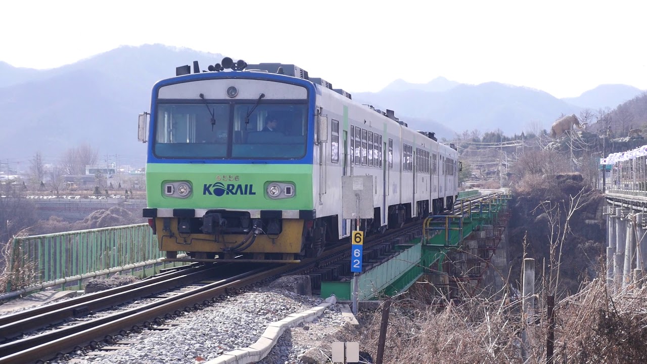 한탄강역을 떠나는 경원선 통근열차 - Gyeongwon Line Commuter Train in Hantangang Station