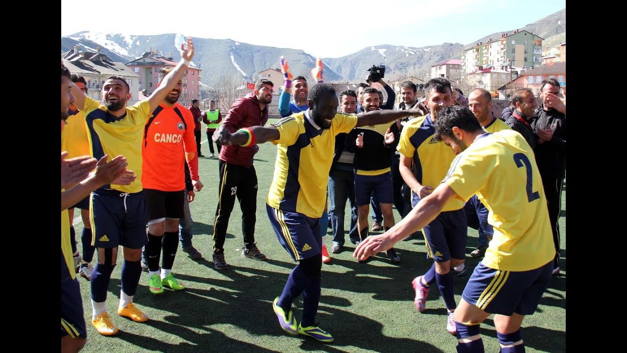Ganalı futbolcunun şampiyonluk halayı   BİTLİS
