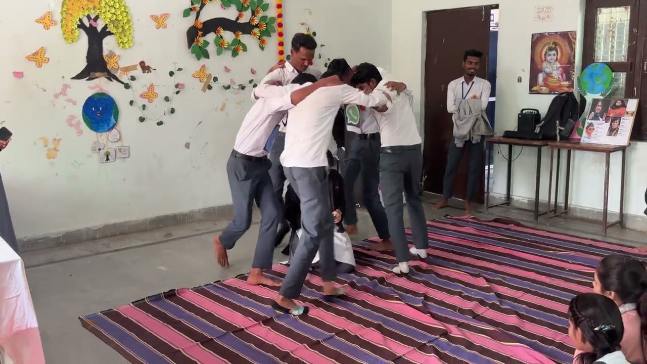 Social media natak