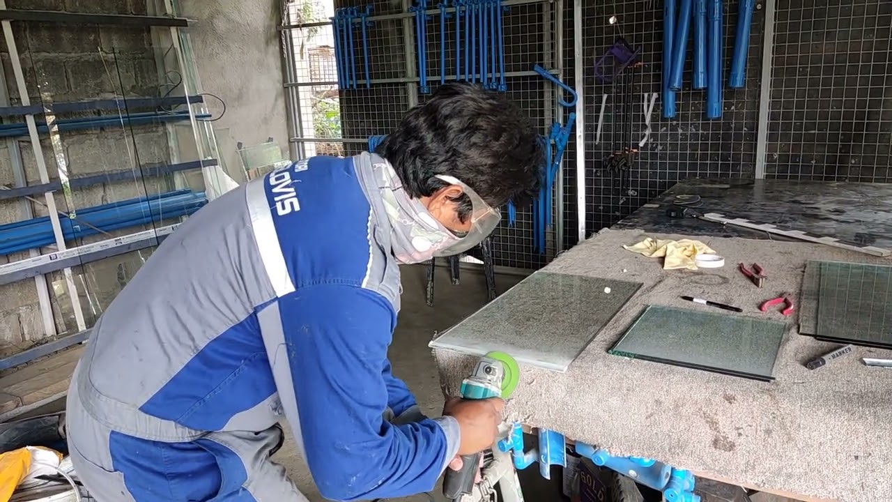 Paano putulin ang salamin kung 1/16 lang ang tatabasin?