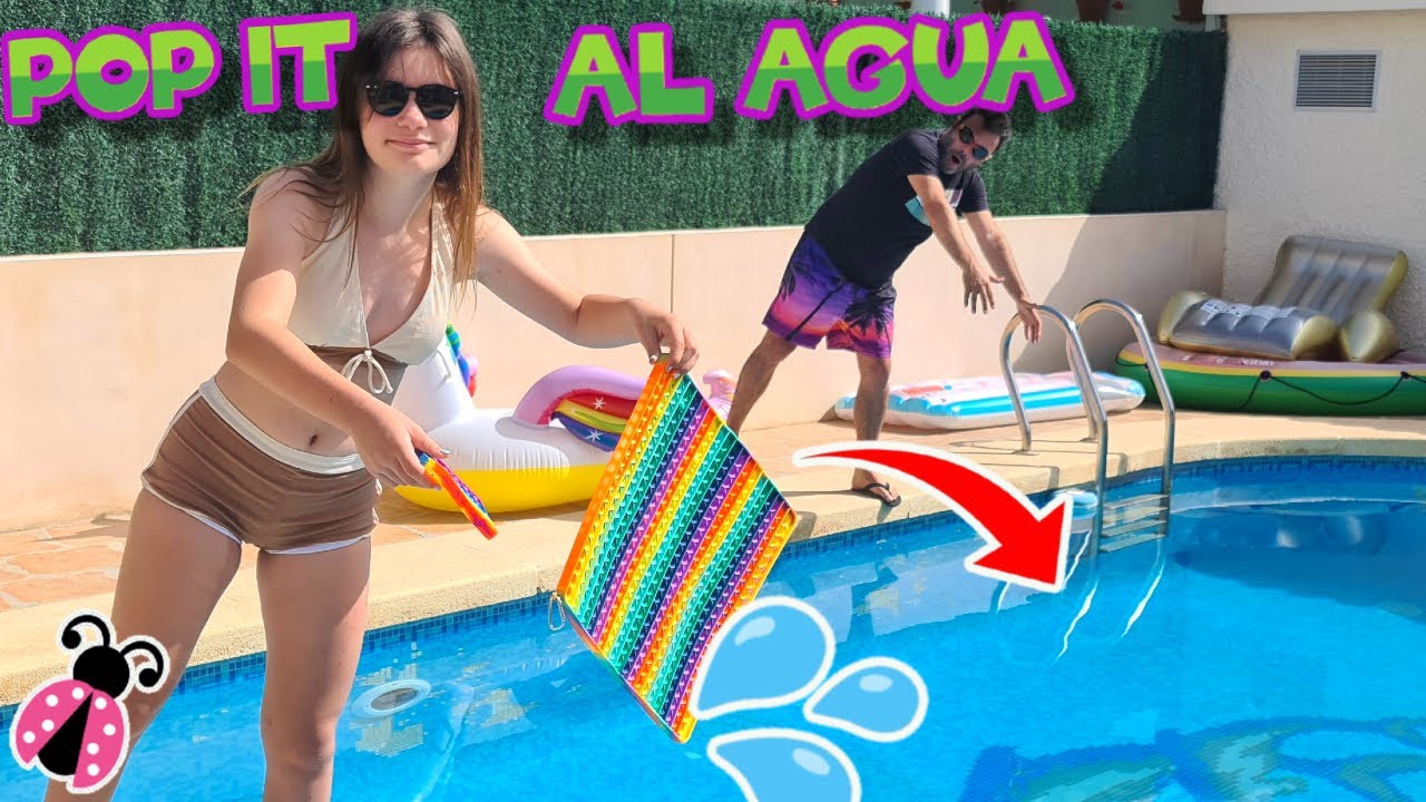 ENCUENTRA los POP IT en la PISCINA ! 💦 ARANTXA BUSCA LOS POP IT EN EL AGUA