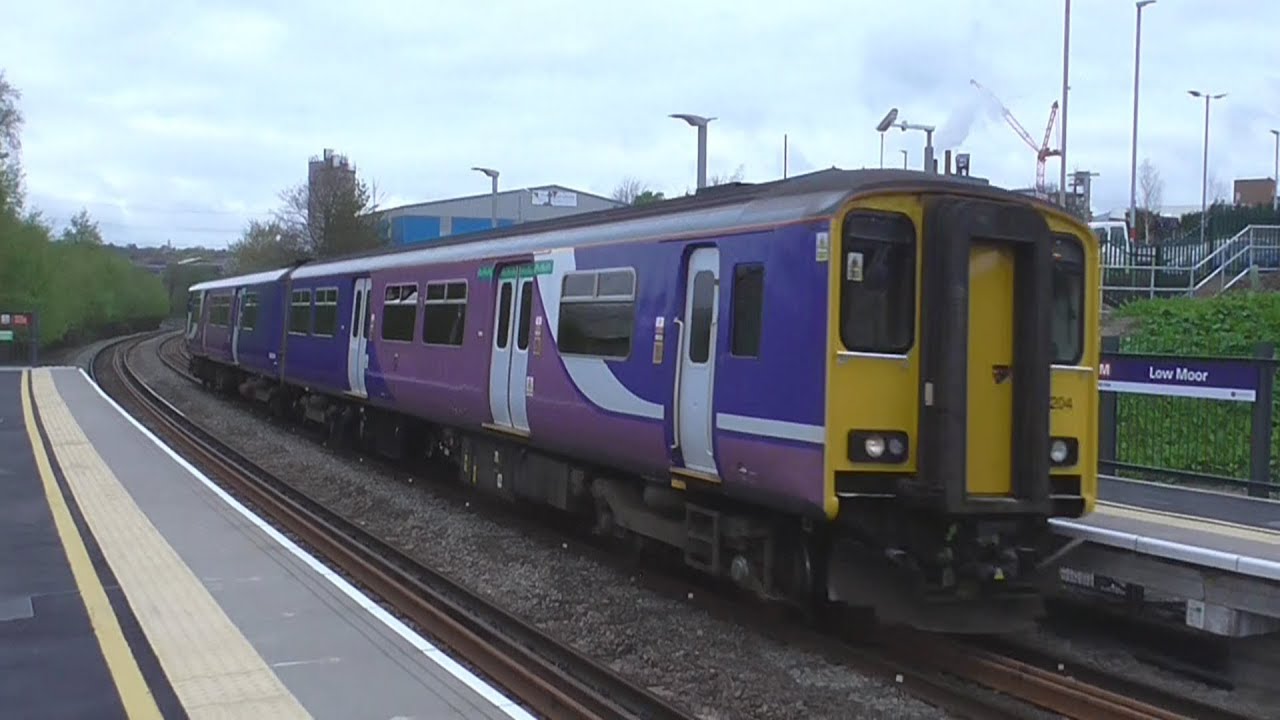 Trains at Low Moor | 21/04/2017