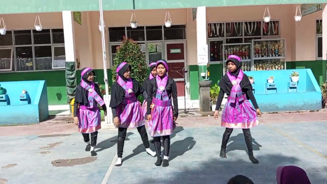 Dance Performance in Bojonggede 07. 6th grade, Saturday, December 10, 2022 