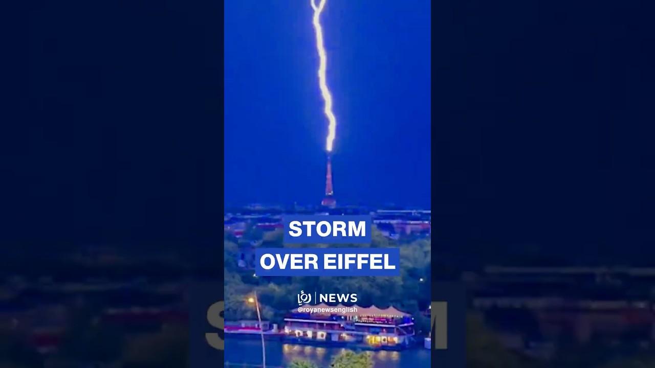 Eiffel tower hit by lightning during Paris thunderstorm