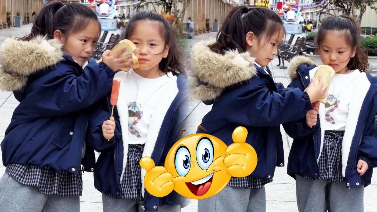 双胞胎搞笑日常！姐姐擦脸就擦脸，为什么还抢妹妹的烤肠#双胞胎