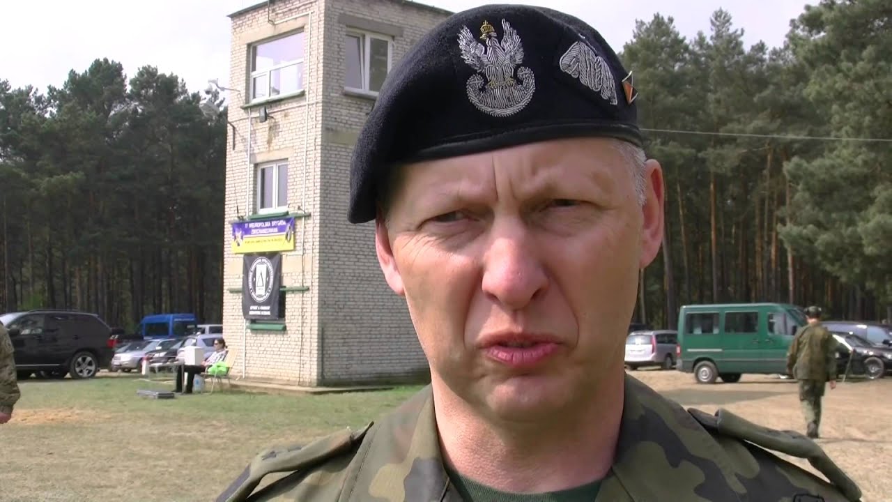 Czym się r&oacute;żni strzelec wyborowy od snajpera? Wyjaśnia gen. dyw. Mirosław R&oacute;żański