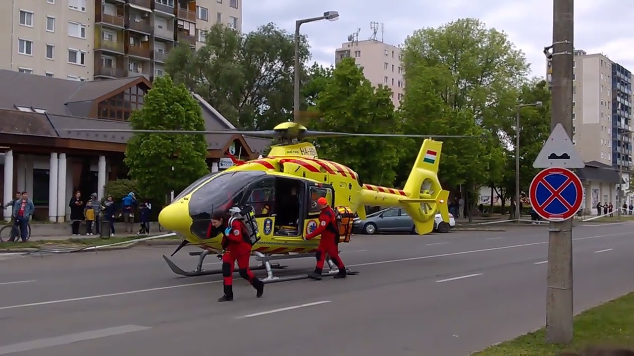 Biztonság napja 2024 Mentőhelikopter érkezik