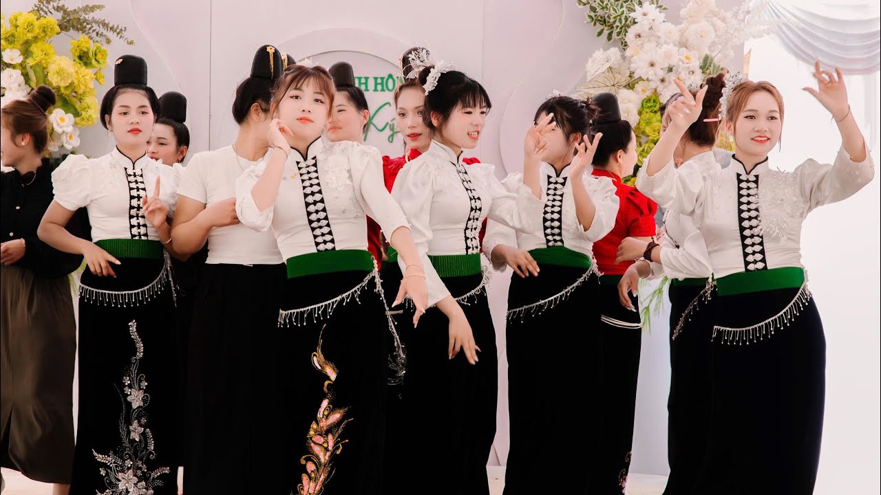 NHẢY CỰC CHÁY MỪNG LỄ THÀNH HÔN CR: ANH KÝ & CD: NGỌC HOA - BẢN PÚNG - XÃ CHIỀNG MAI