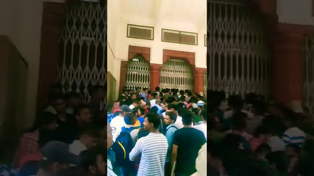 Waiting for Opening Gate- BHU Central Library 💕✔️