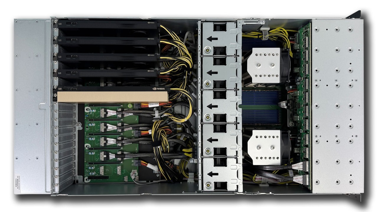 A server capable of installing 8 GPUs
