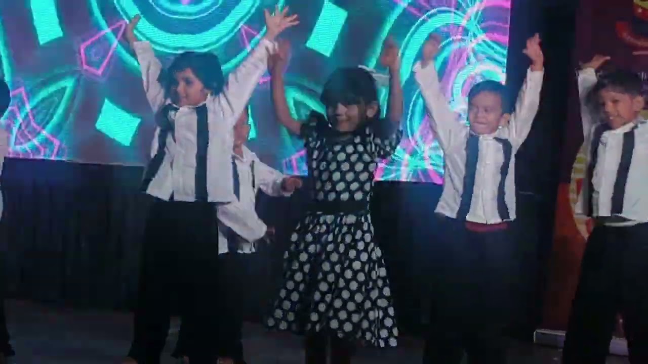 Phir milenge chalte chalte#kiara's annual function dance#srkg#ahmedabad 