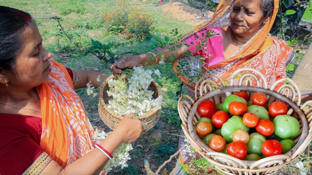 গরমের দিনে কম খরচে খুব ভালো খাবার-কাঁচা টমেটো দিয়ে মাছের ঝোল আর সজনে ফুলের বড়া |