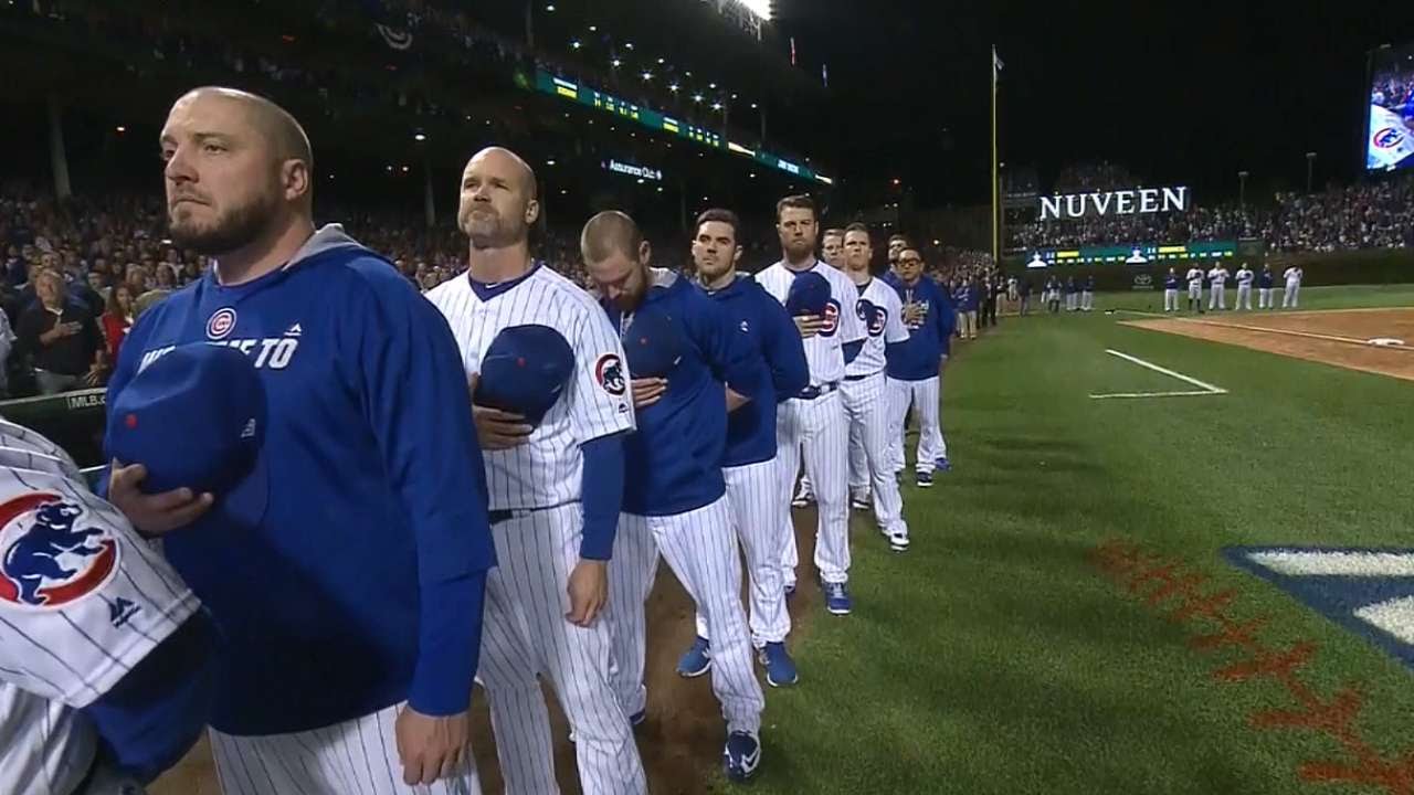 NLCS Gm6: Джон Винсент исполняет национальный гимн
