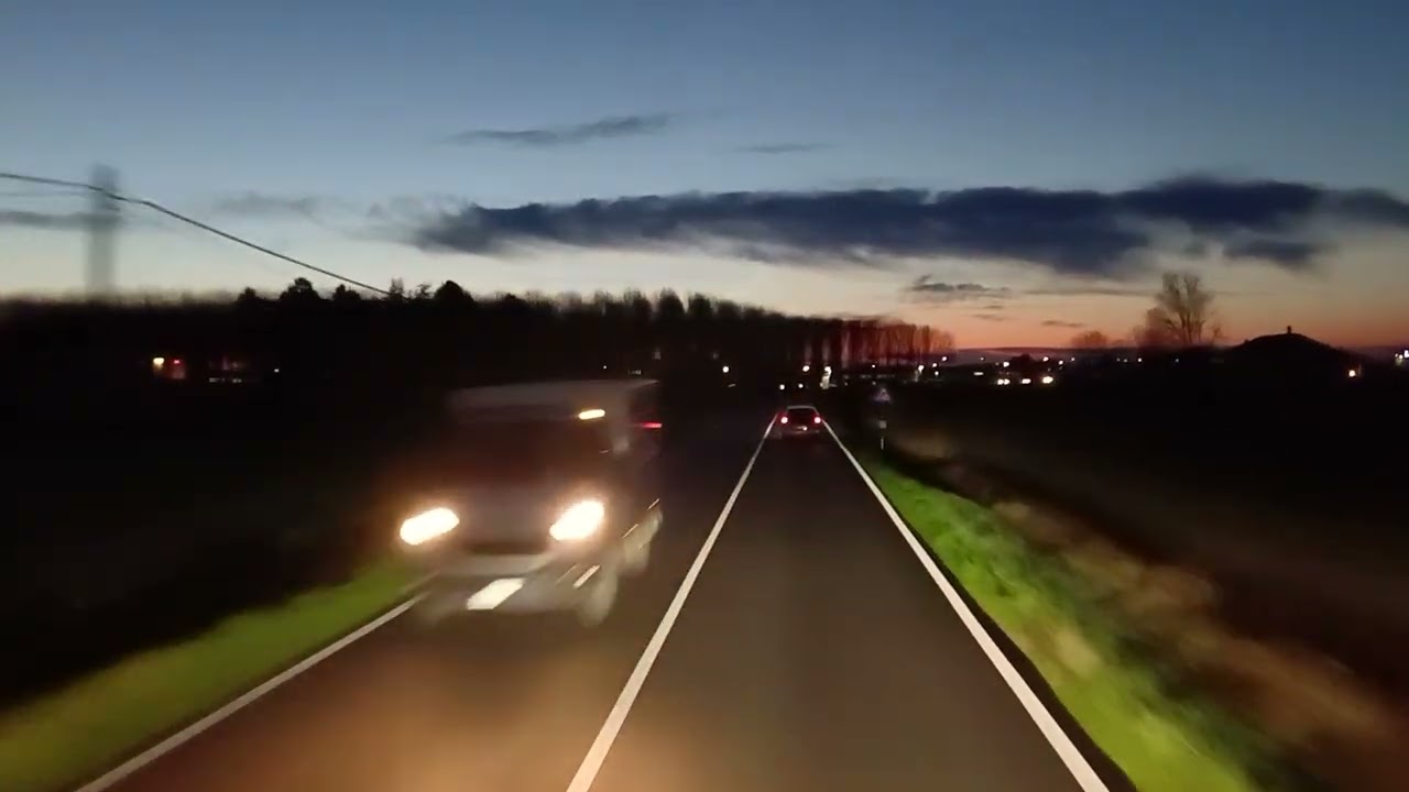 #ASMR , rumori nella cabina di un #camion collegato ai splendidi colori dell'alba