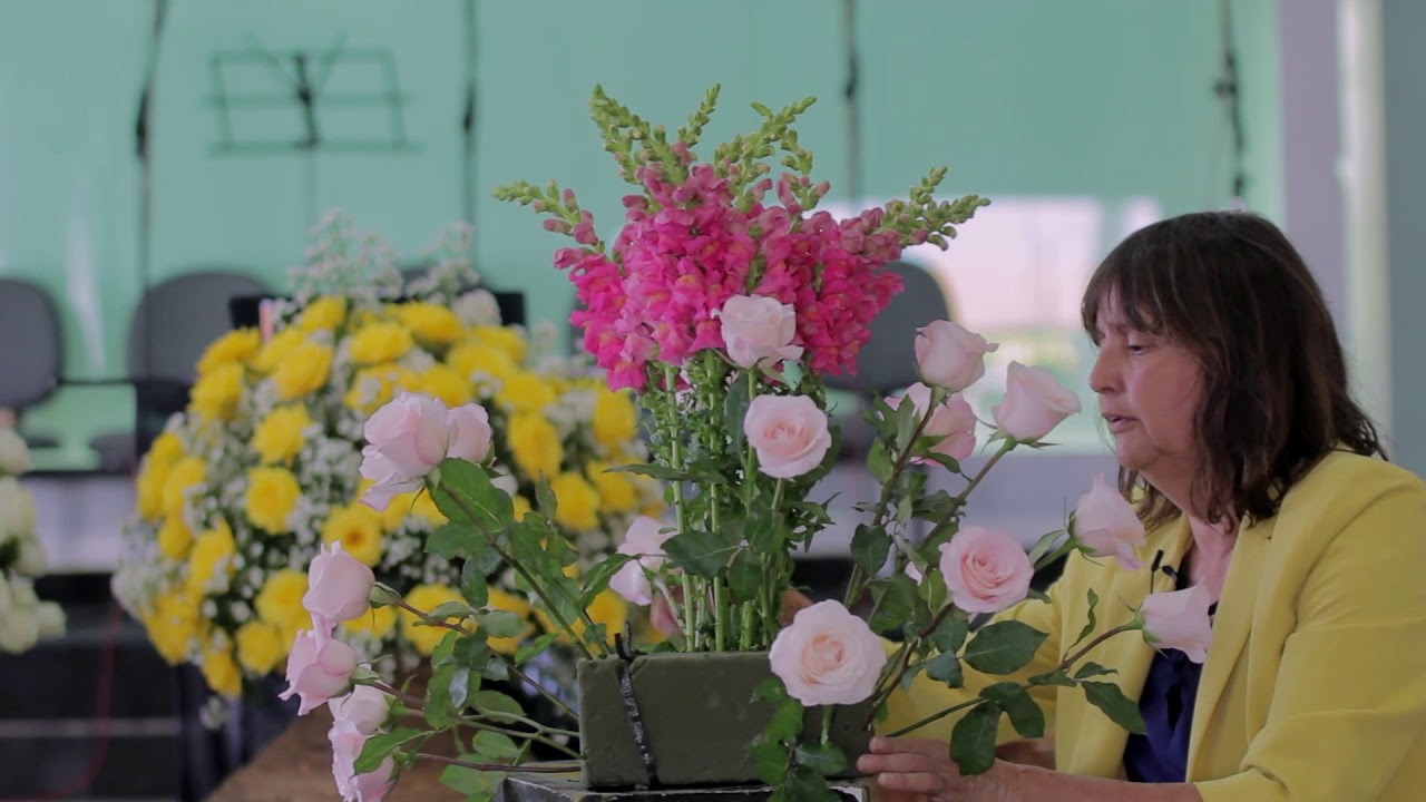 Como fazer um arranjo de flores para casamento | Curso de decoração de casamento