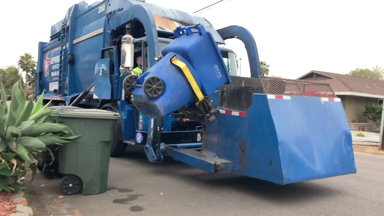 Republic Service Garbage Trucks in Bonita