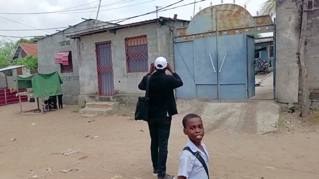 23/10/2024 UNE PARCELLE DE 8/25m Q/ MA OLIVE NSELE  43000$ À DISCUTER +243901913341