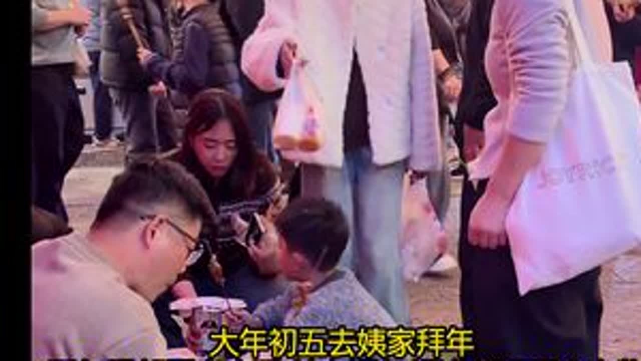 过年视频更的有点慢了，给姐妹发个库存，大年初五去姨家拜年，下午又跟邻居出去玩了，小糖心手气不错，刮 了两张都🀄️了#大年初五迎财神 #情感 #友谊