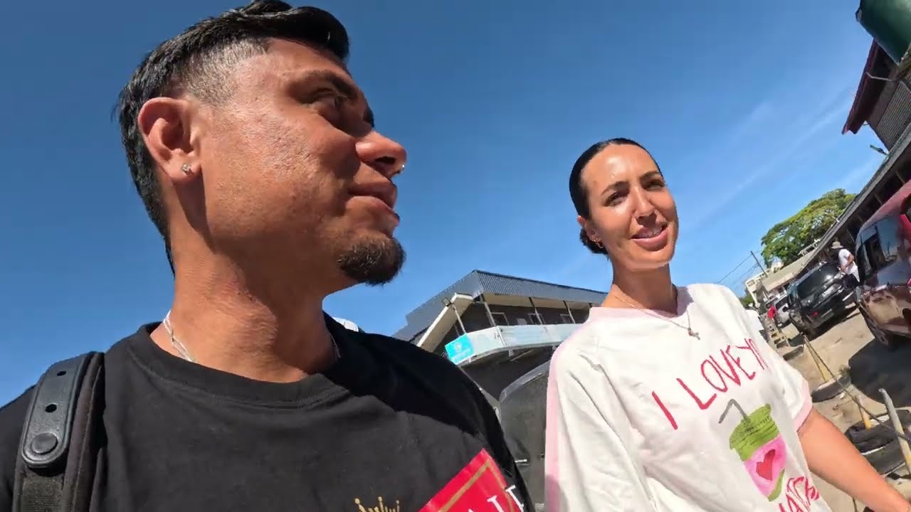 Мы побывали на рынке Таламаху, а моя девушка сегодня уехала из Тонги!