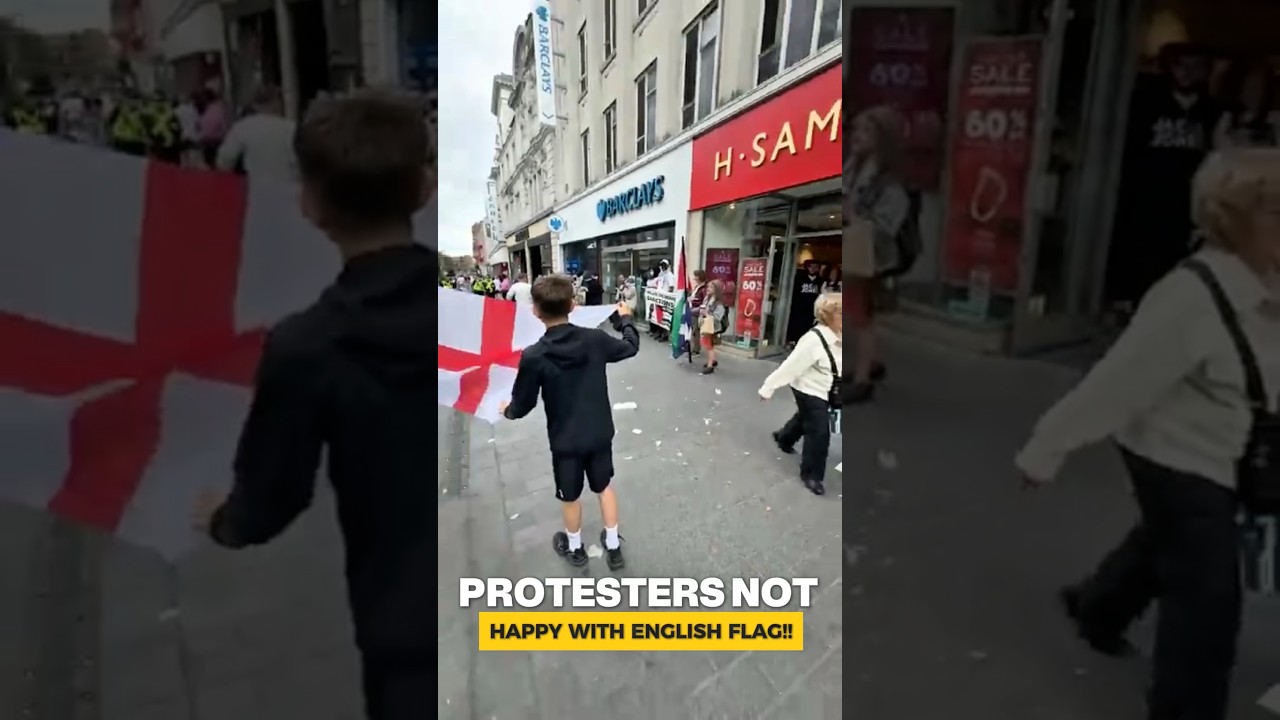 Flaga Anglii wywołuje poruszenie podczas protestu w Newcastle 🇬🇧
