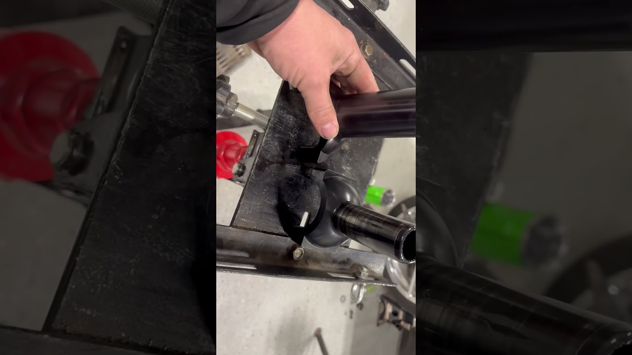 Comparing powerglide and th400 yokes, biiiiiiig difference between the 2 output shafts!!