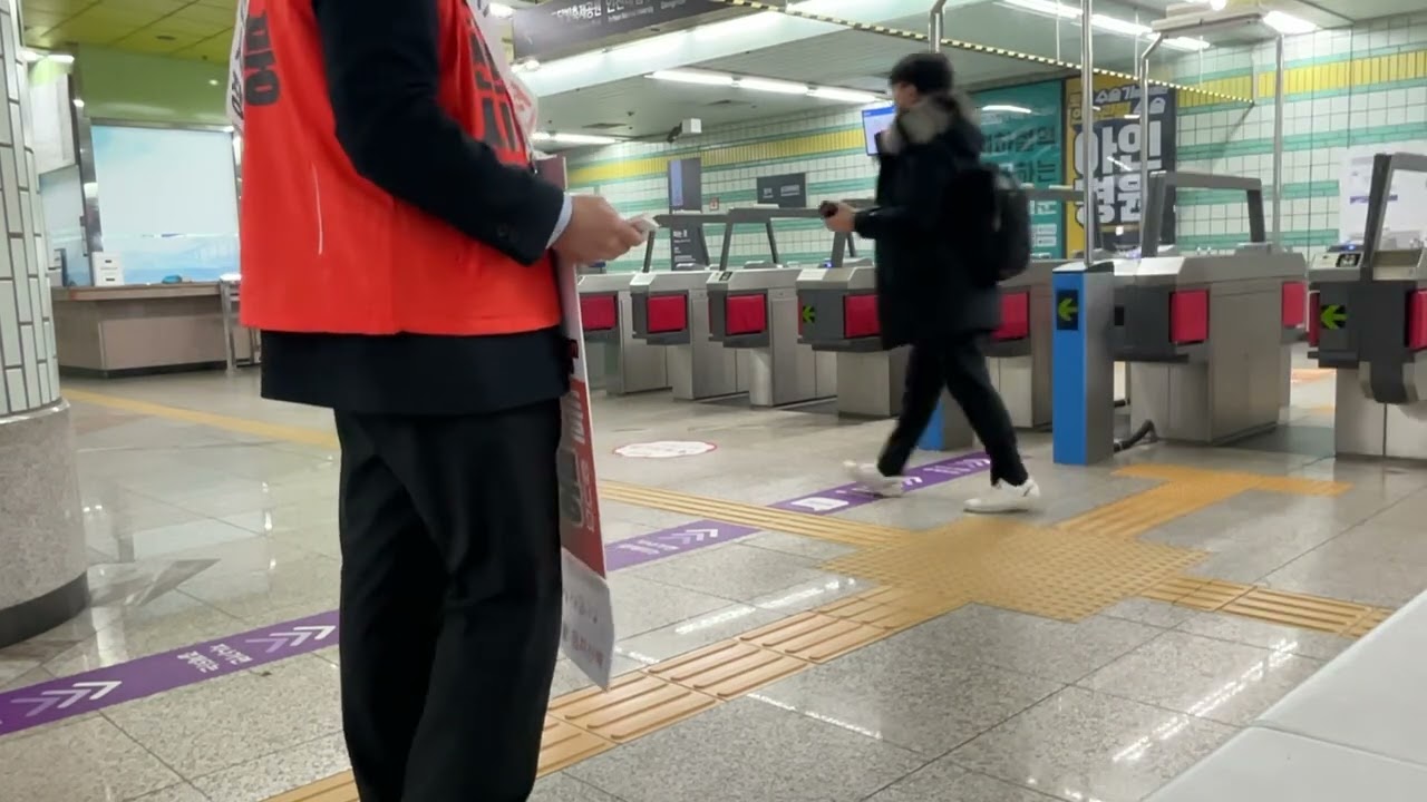 설 연휴를 앞둔 동춘역 퇴근길~즐거운 명절 보내세요.인천시장 이기붕 예비후보 입니다