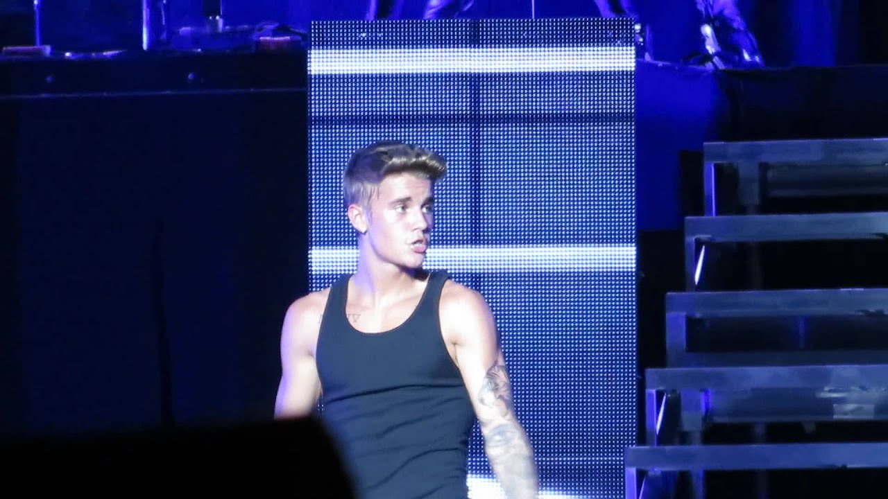 [FANCAM] Justin Bieber - Boyfriend @ F1 Closing Concert in Singapore