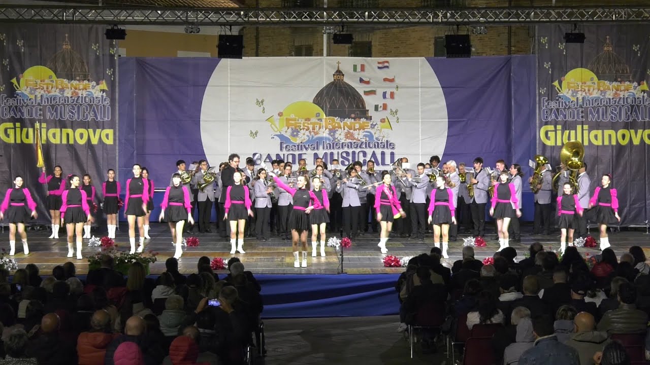 Corpo Bandistico Don G Pederzini di Lizzana con Majorettes ITALIA