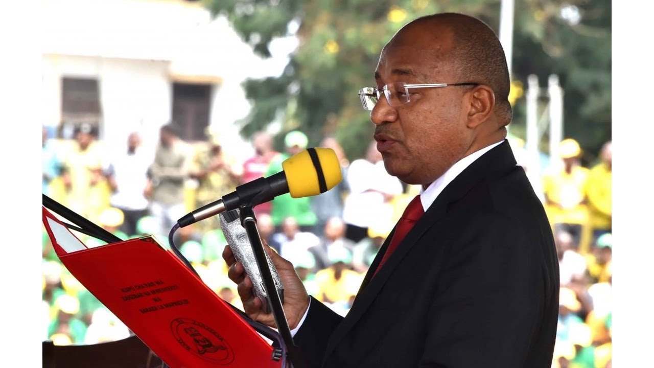 DKT MWINYI KUAPISHWA NOVEMBER 1  NEW  AMANI  COMPLEX, MKUU WA MKOA MJINI MAGHARIB ATOA UFAFANUZI.