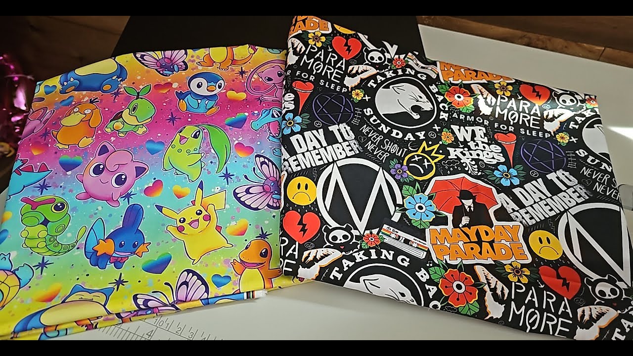 Live Replay: Sewing a few Tuesday Totes with Retro Stitch Fabric Strikes