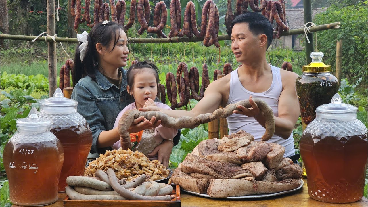 Whole Pork Carcass From a Black Pig, Deep-Fried in Pork Fat - A Cozy Dinner for the Whole Family
