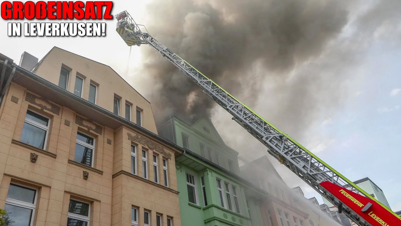 [DURCHZÜNDUNG IM DACHGESCHOSS!] - Plötzliche Brandausbreitung ~ Großeinsatz der Feuerwehr Leverkusen