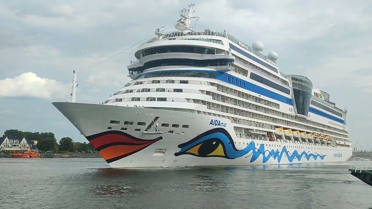 Auslauf aus Warnemünde der AIDAmar mit gruß von der Fregatte Nordrhein Westfalen am 7.8.25 