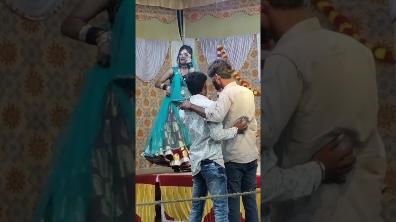बुंदेली डांसर आरती सिसोदिया 😂