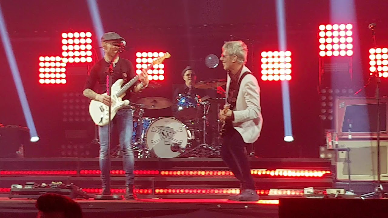 Fito & Fitipaldis con Ariel Rot - Me vuelvo loco (En directo Santander 10-3-2018)