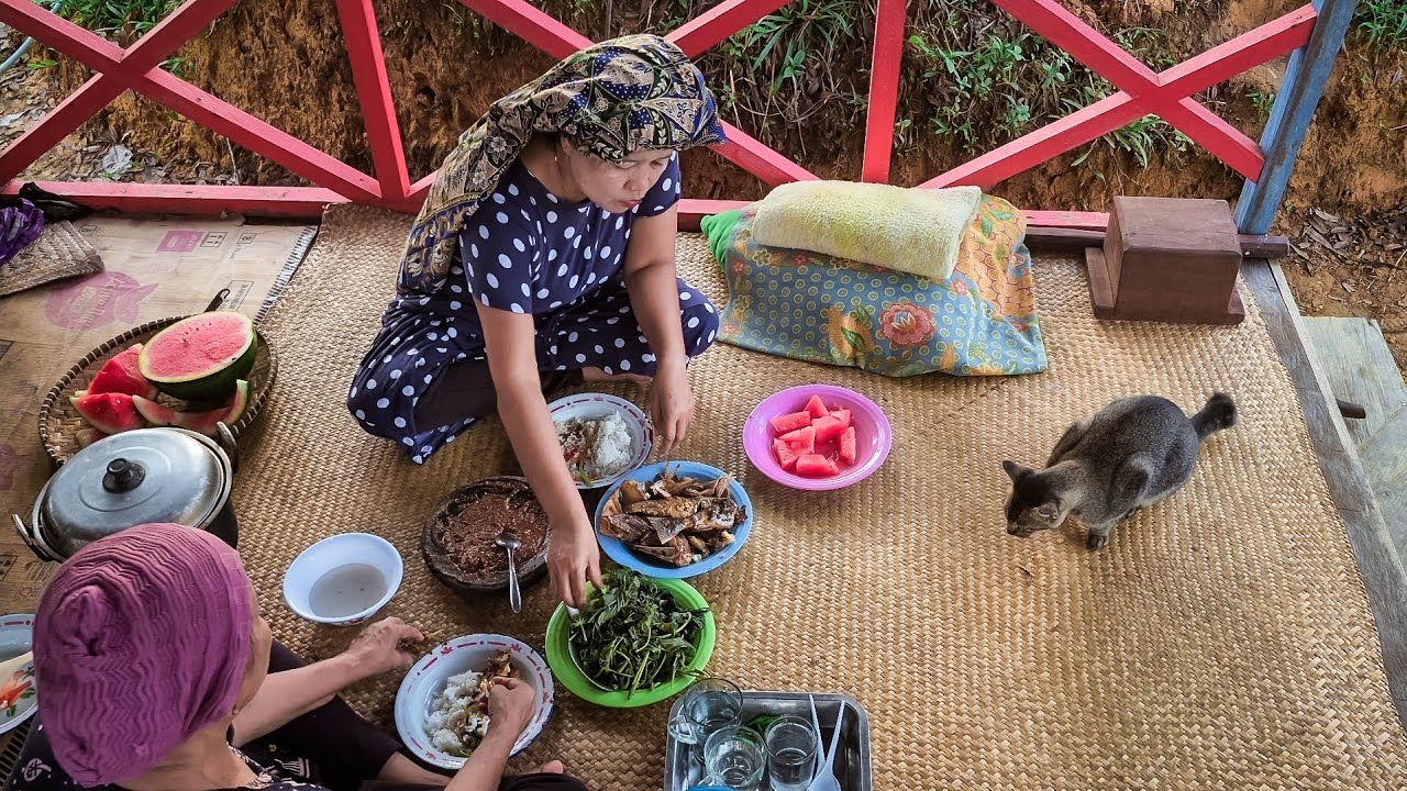Kehidupan Desa Dayak, Kisah Keluarga Mamadoy dan Masakan Tradisional Hari Ini!