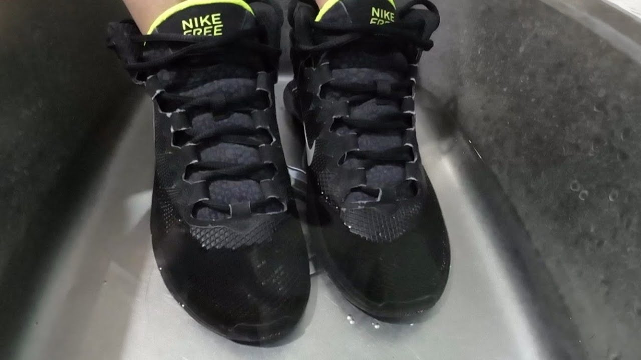 Nike Free Trainer 3.0 Mid Shield Quickly Gets Wet