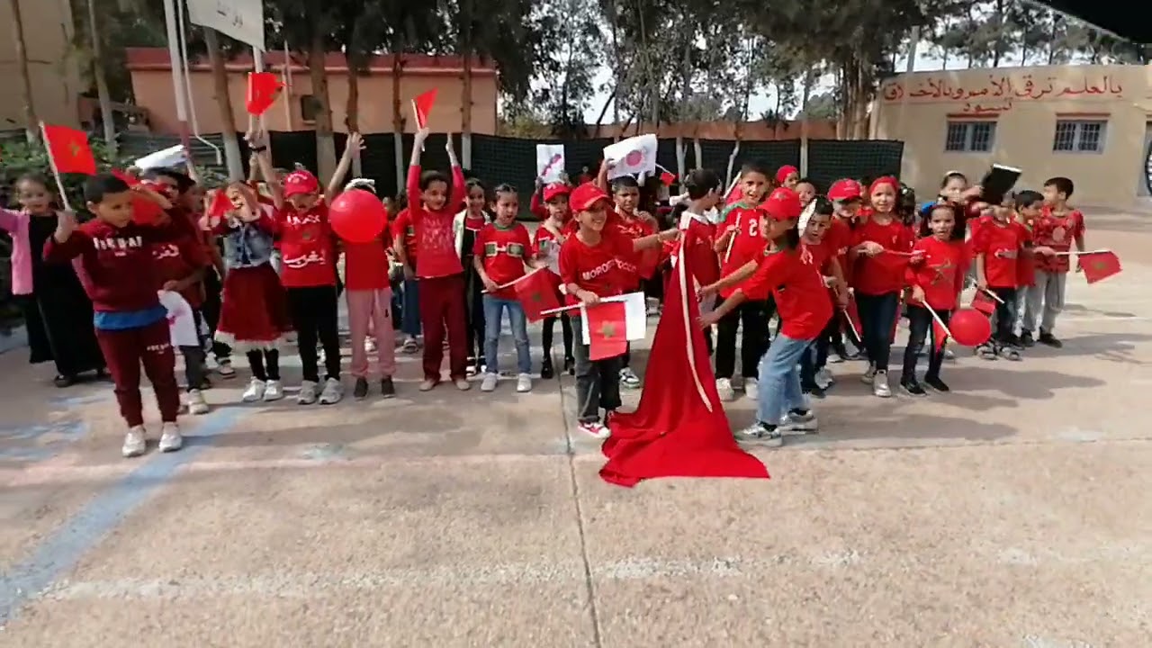 نشيد بلادي بلادي بمناسبة الاحتفال بعيد المسيرة الخضراء.مدرسة الإزدهار بأيت عميرة
