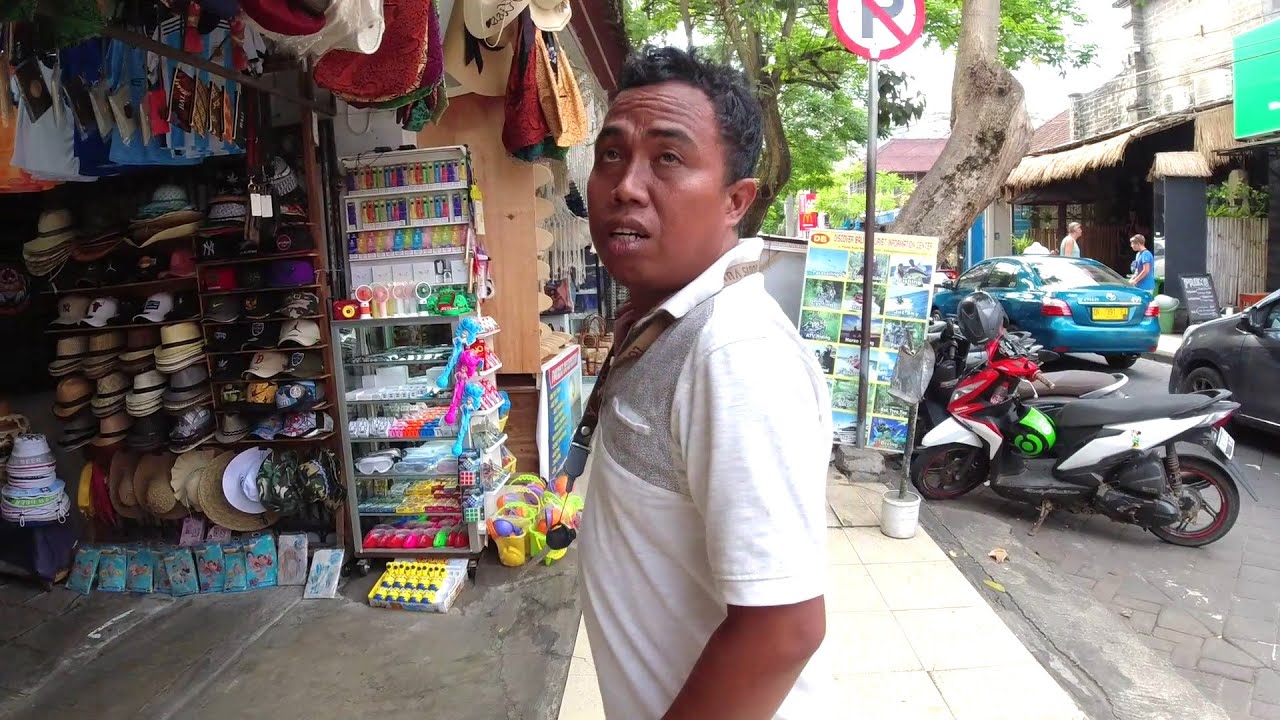 Talking With Locals in Bali & Eating Indonesian Food
