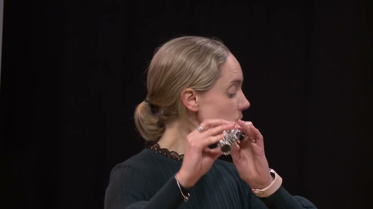 Sally Wave - Here Come The Troubadours op.30 for flute & oboe, performed by Tailleferre Ensemble