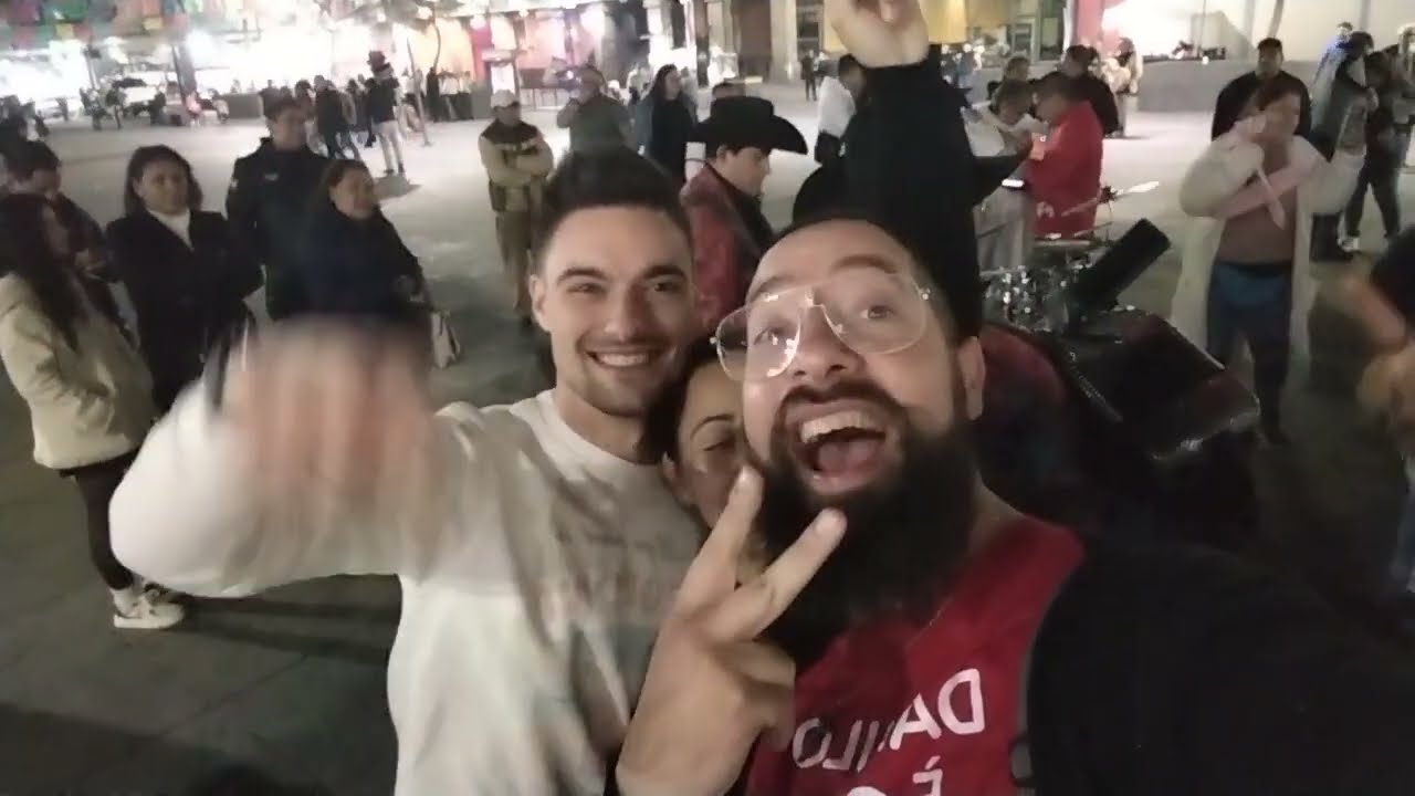 29/11/25 - Danilo è Qui in una " Tarantata " x le strade di " Città del Messico " ;-)