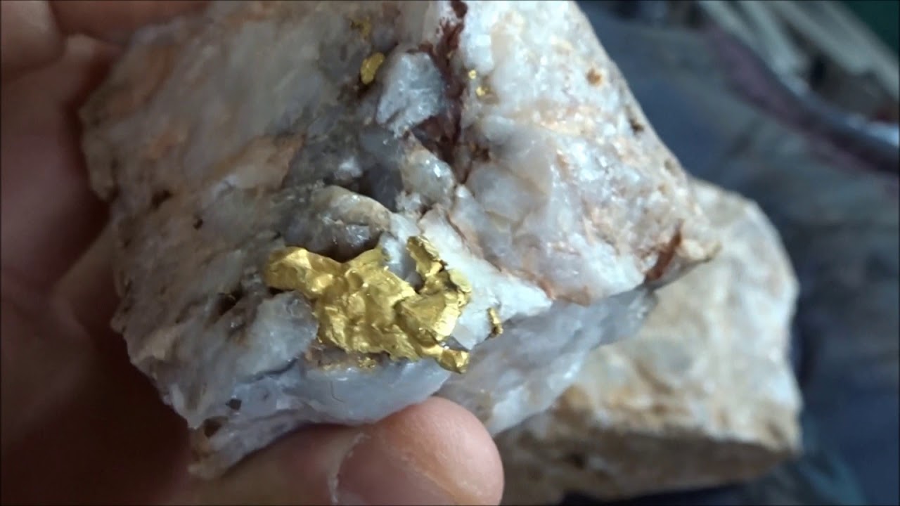 Huge Gold and Quartz Specimens found with a Minelab metal detector