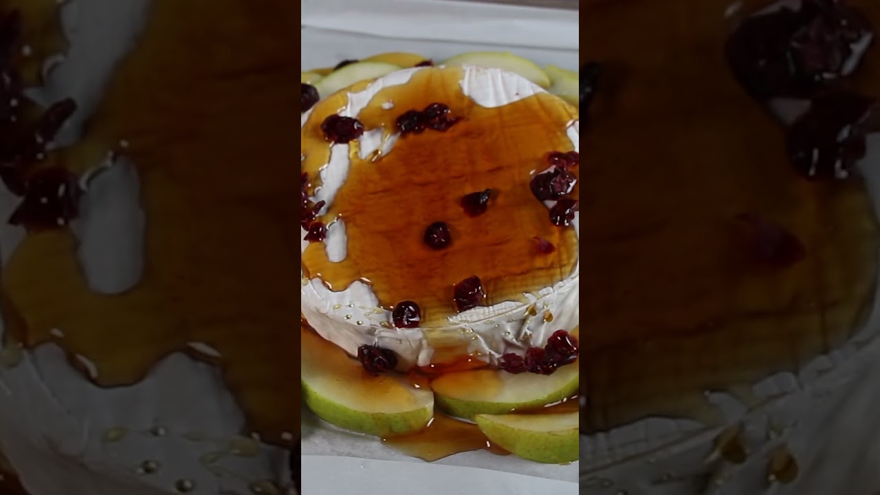 Easy and Delicious Baked Brie with Honey and Pears